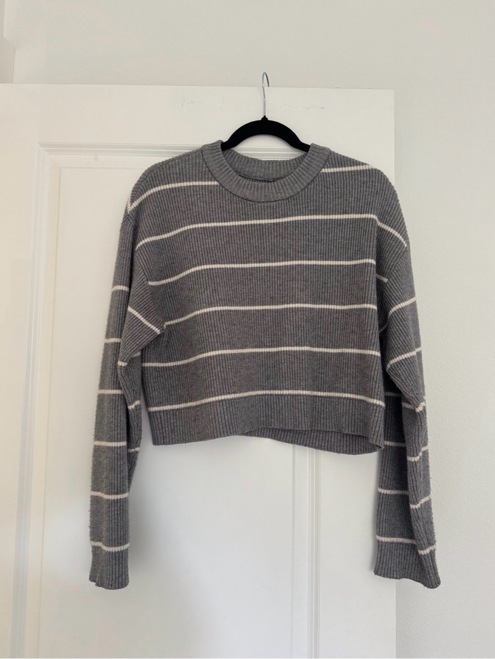 Zara girls striped grey & white crewneck cropped sweater size 13 14 years